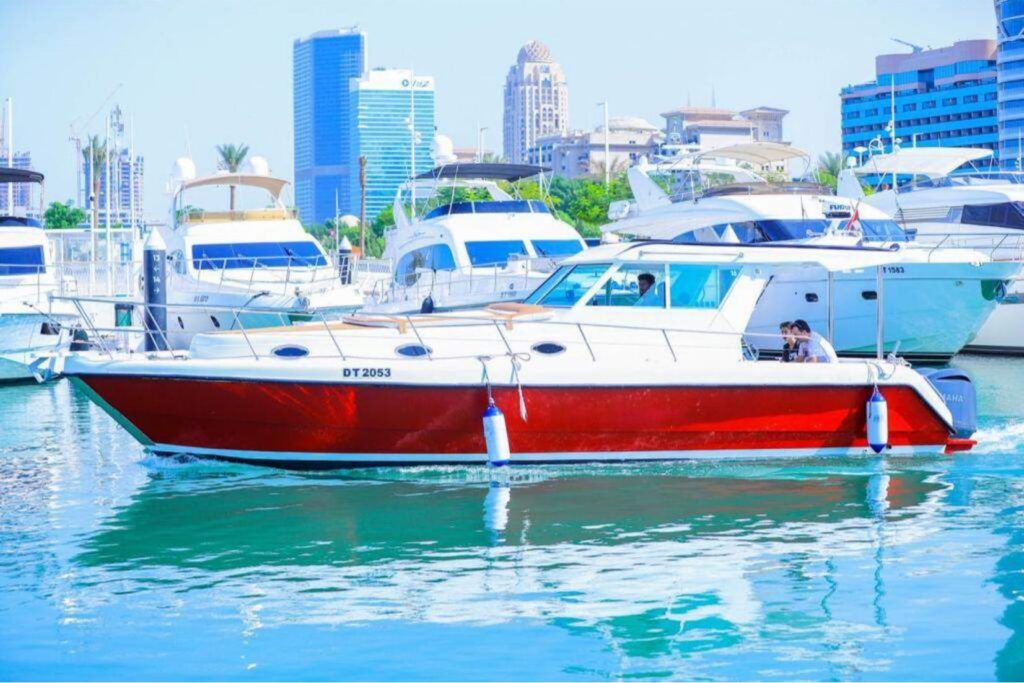 Walk Around 40 ft Yatch
